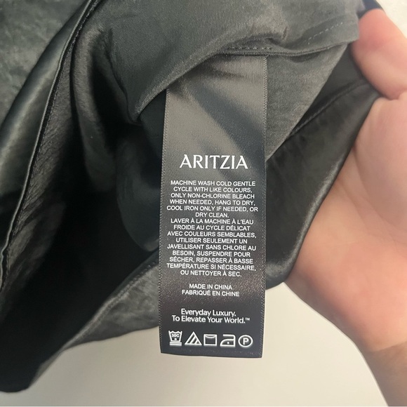 Artizia Babaton Dedicate Satin Top Satin scoopneck black size small - Picture 3 of 7
